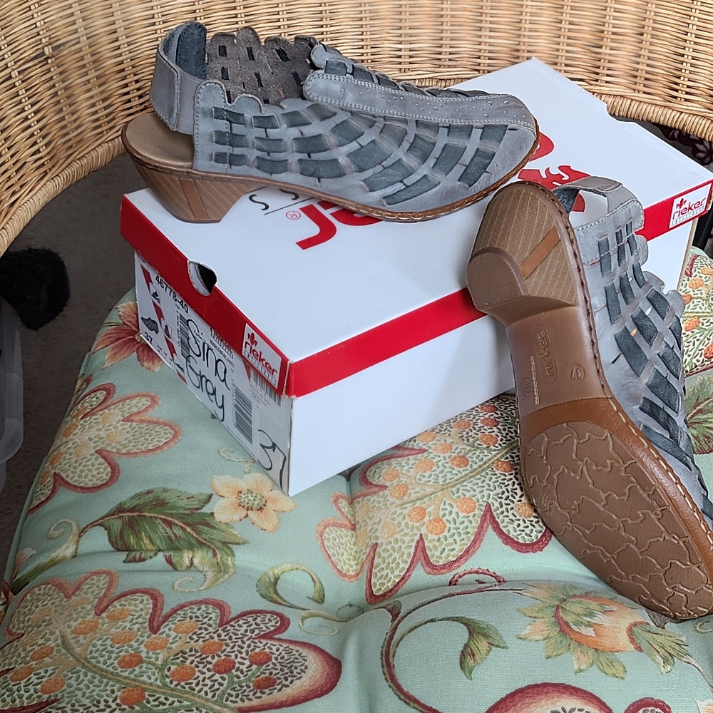 Women's shoes